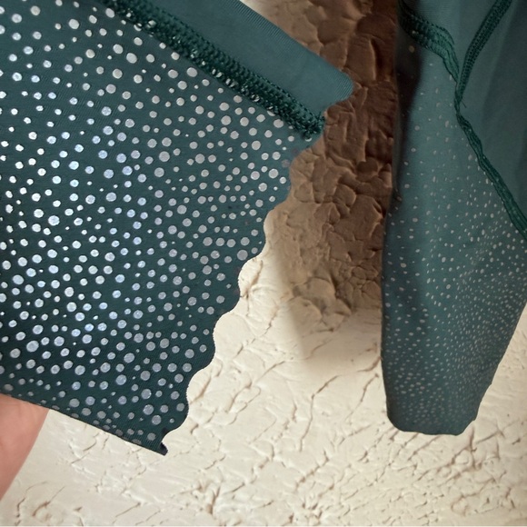 Lululemon Teal Scalloped ankle Cropped Leggings - Picture 6 of 10